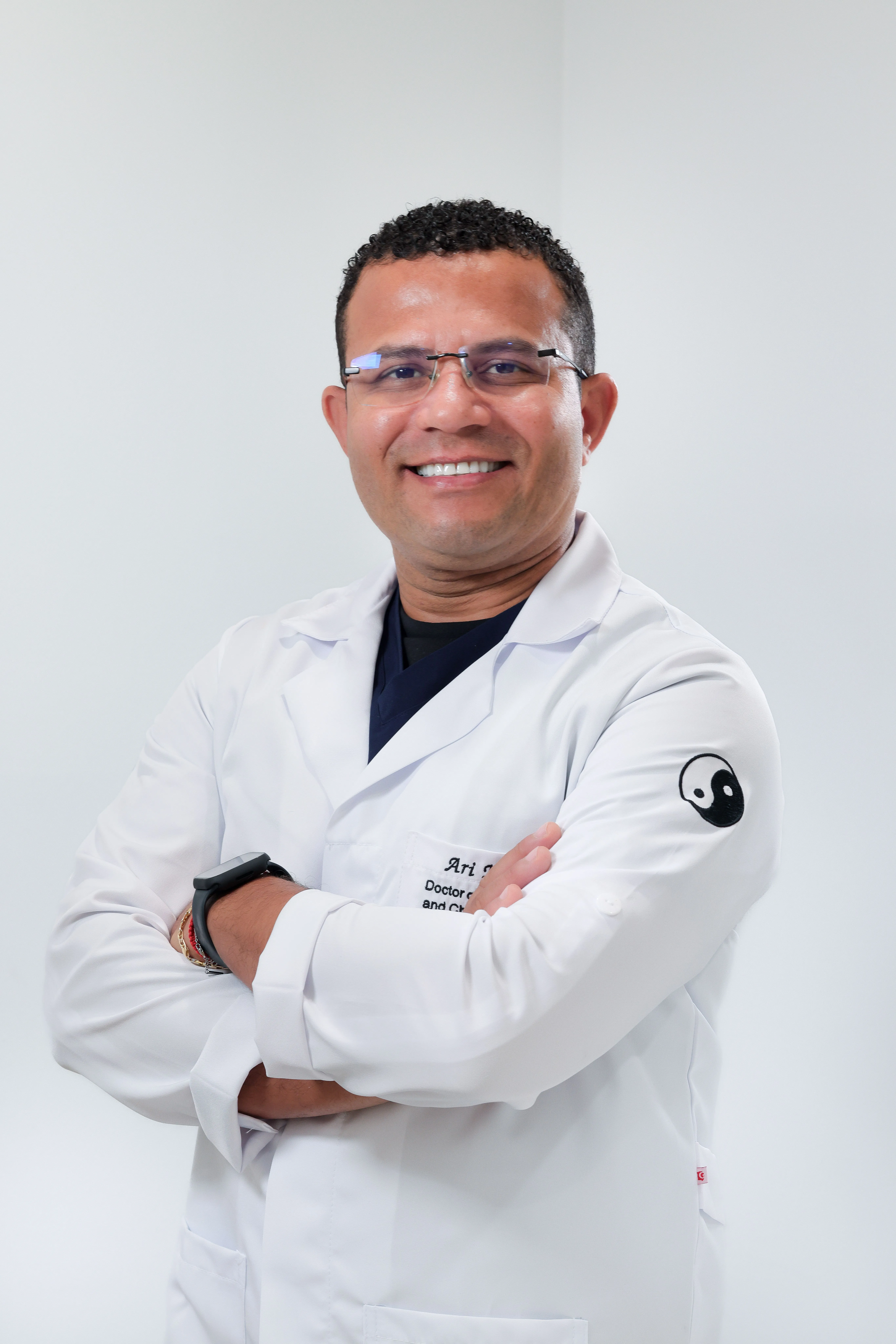 Dr. Ari Nunes